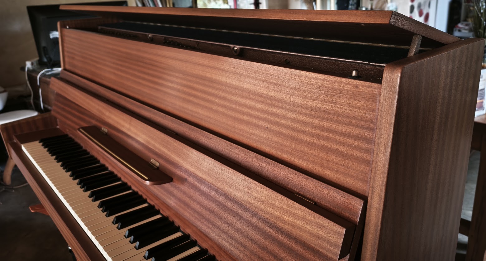 PIANO DROIT D ETUDE GRUNERT TRES BON ETAT