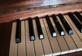 PIANO DROIT D ETUDE GRUNERT TRES BON ETAT